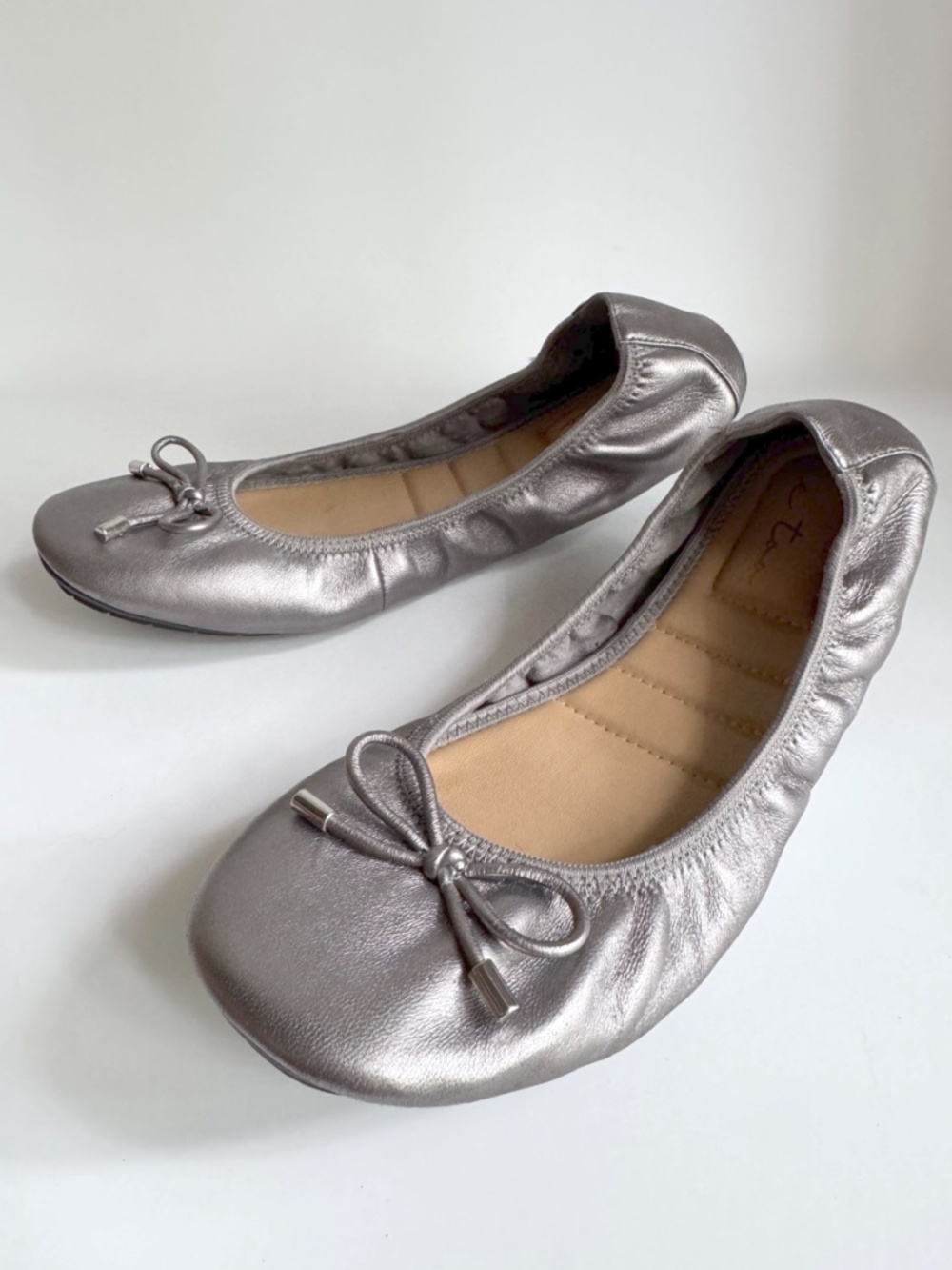 Me Too Halle 2.0 Metallic Pewter Leather Ballet Flats Size 8.5 - Picture 2 of 12